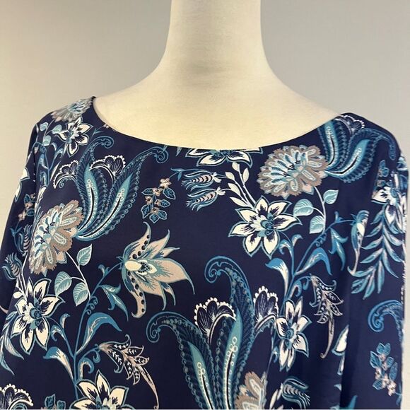 Long sleeve Floral Blue Dress with lace details - Picture 2 of 13